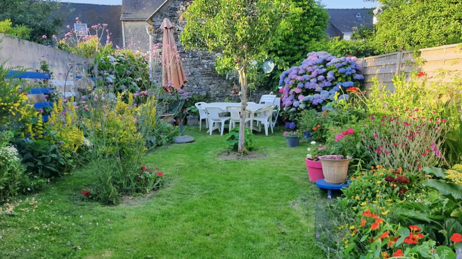 Charming Spacious 150 M Old House In Berric Frankreich