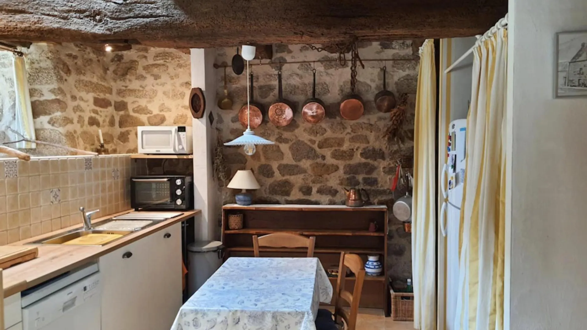 Charming Spacious 150 M Old House In Berric